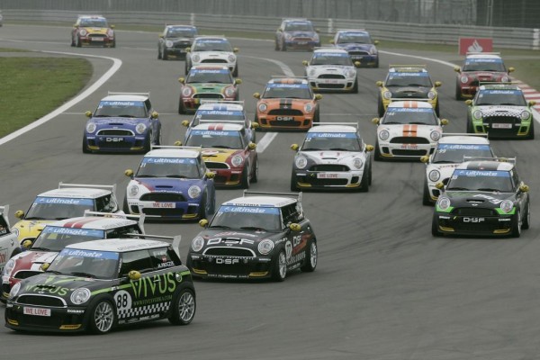 Mini Challenge zu Gast beim AvD-Oldtimer-Grand-Prix