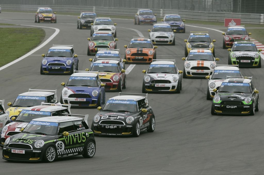 Mini Challenge zu Gast beim AvD-Oldtimer-Grand-Prix