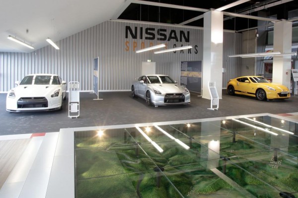 Nissan-Modellautos am Nürburgring 