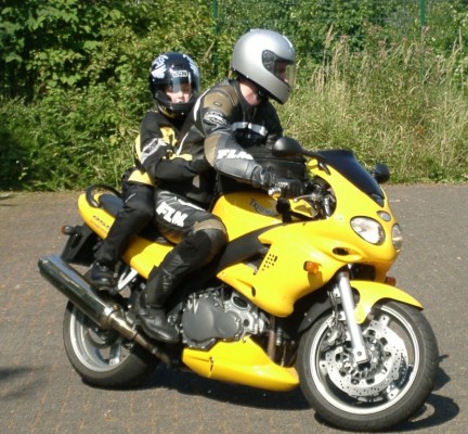 Service: Kinder als Beifahrer auf dem Motorrad