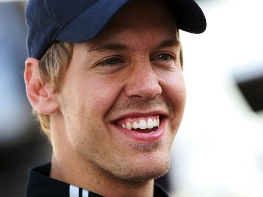 Vettel bis 2011 bei RBR: Vertrag verlängert