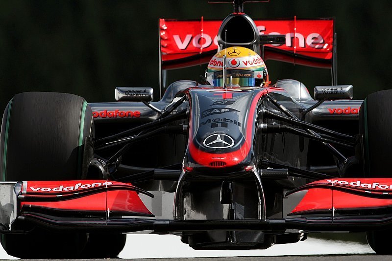 1. Freies Training : Hamilton mit Bestzeit