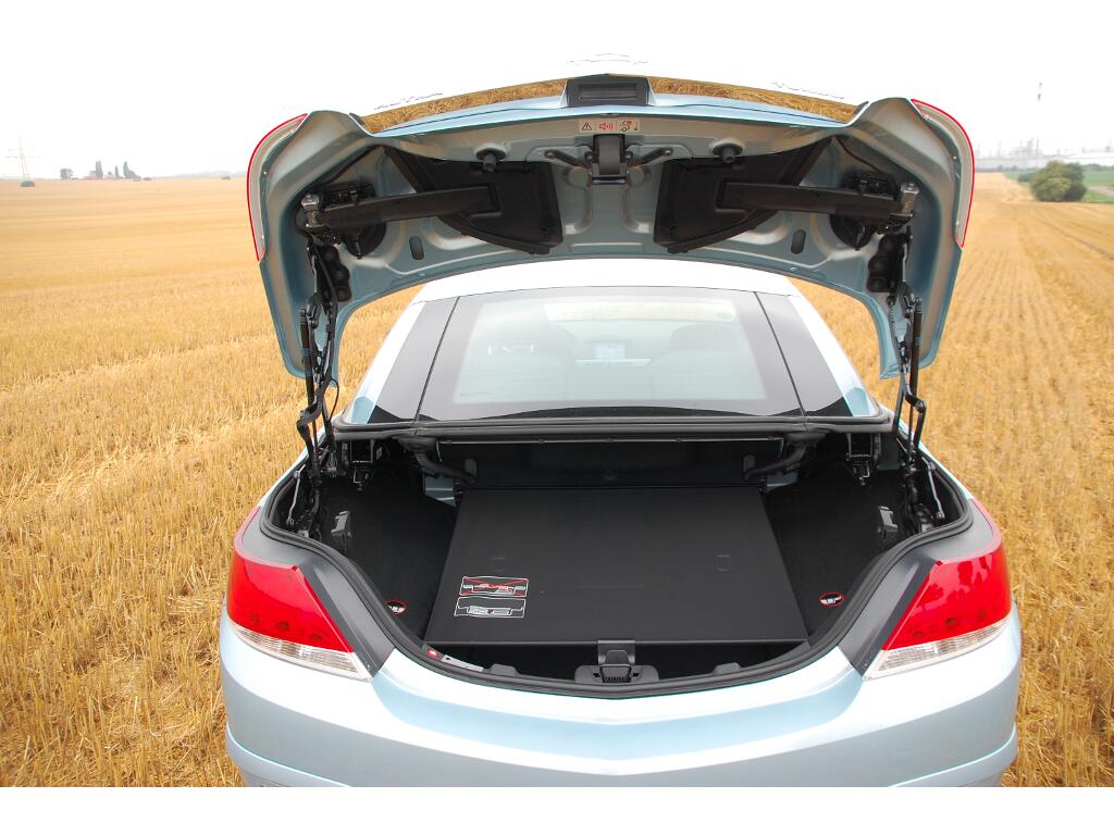 Astra: Erstkontakt Opel Astra TwinTop 1.6 Turbo Edition: Rüsselsheimer Sommerfreuden