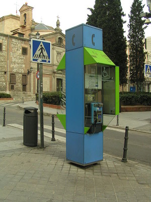 Aus Telefonzelle wird Elektroauto-Tankstelle