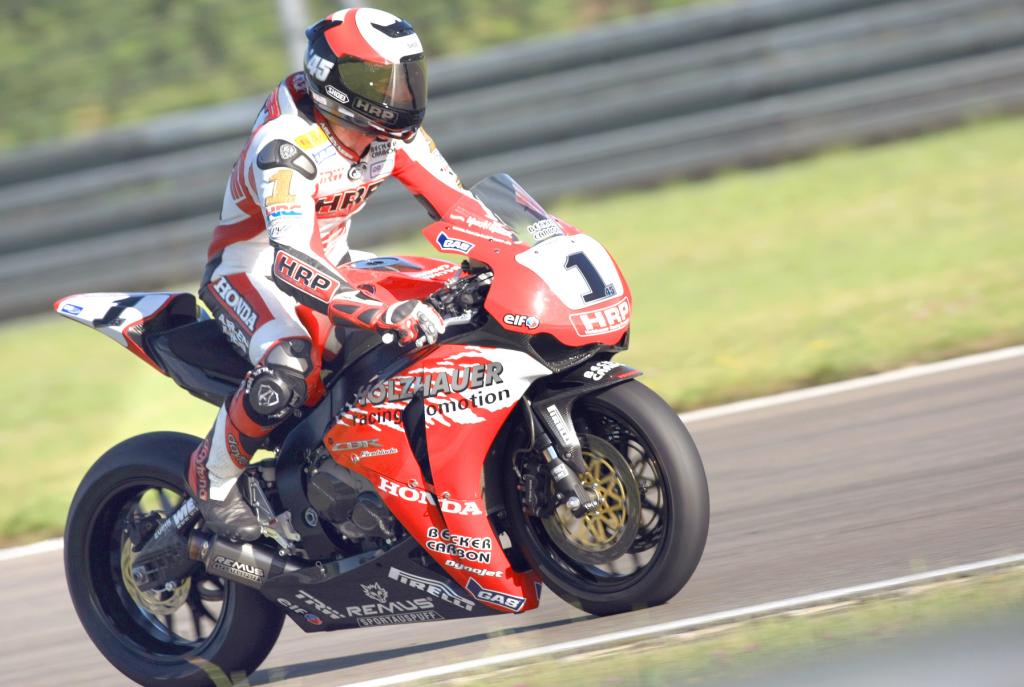 Bauer siegt bei Weltpremiere mit revolutionärem Motorrad-ABS