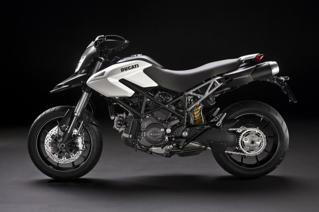 Ducati Hypermotard 796: Kleine und flotte Schwester 