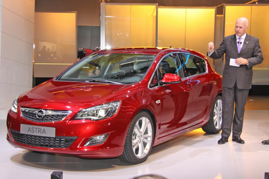 IAA 2009? Opel Astra umschwärmt