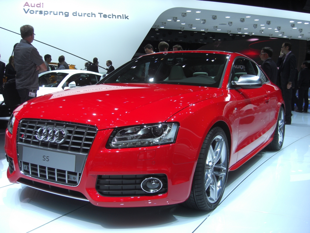 IAA 2009 Rundgang: Audi S5 Sportback und R8 als Roadster