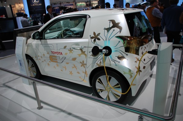 IAA 2009 Rundgang: Weltpremiere Toyota Auris HSD Hybrid