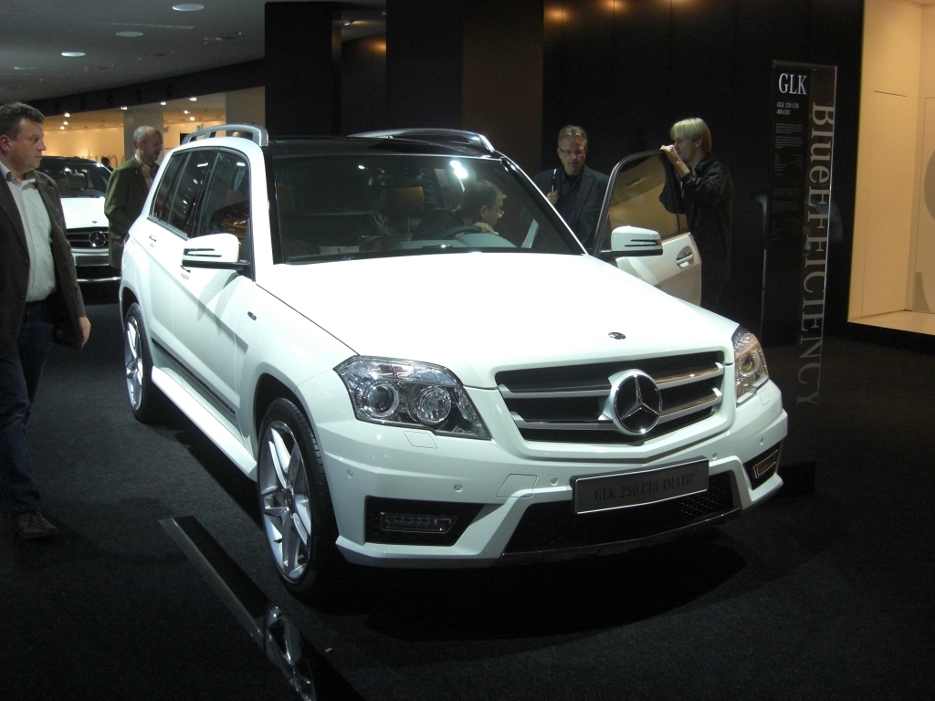 IAA Frankfurt: IAA 2009: Mercedes-Benz GLK mit Heckantrieb