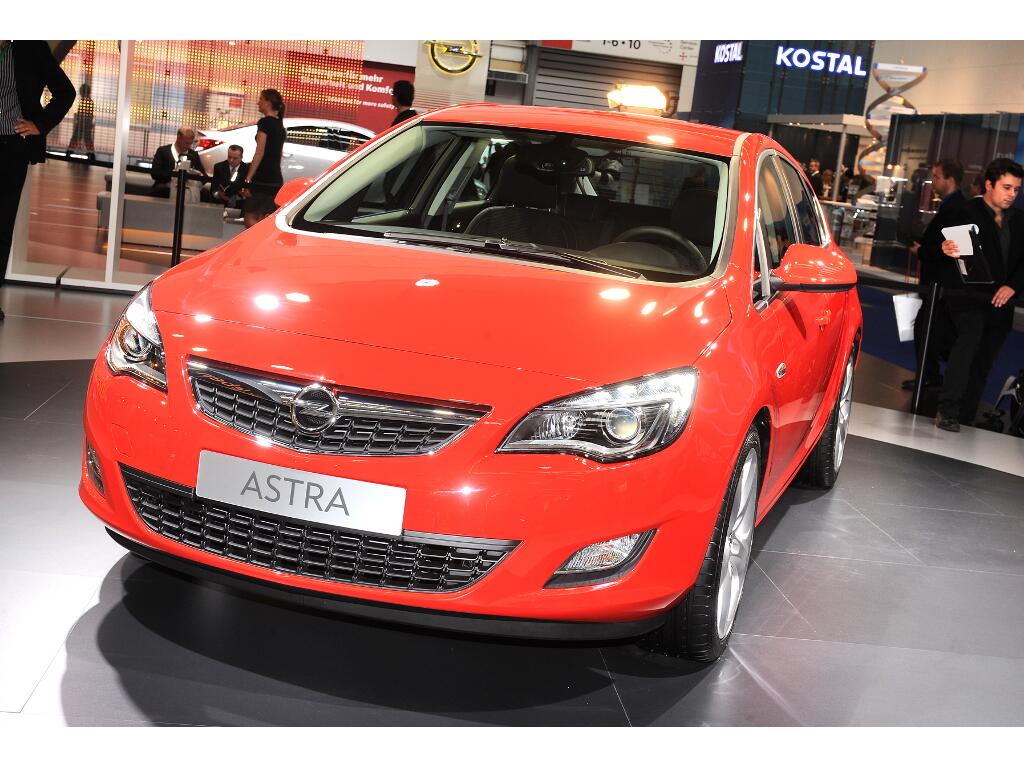 IAA Frankfurt: IAA 2009:Neuer Opel Astra umschwärmt