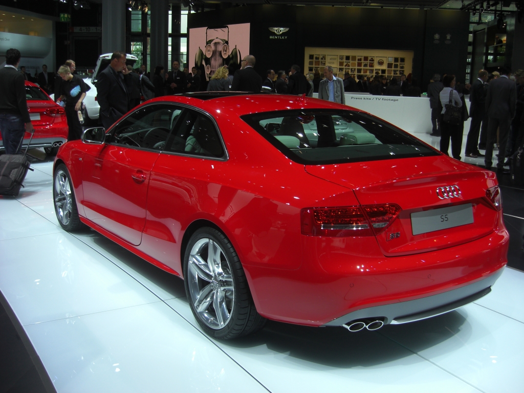 IAA Frankfurt: IAA 2009 Rundgang: Audi S5 Sportback und R8 als Roadster