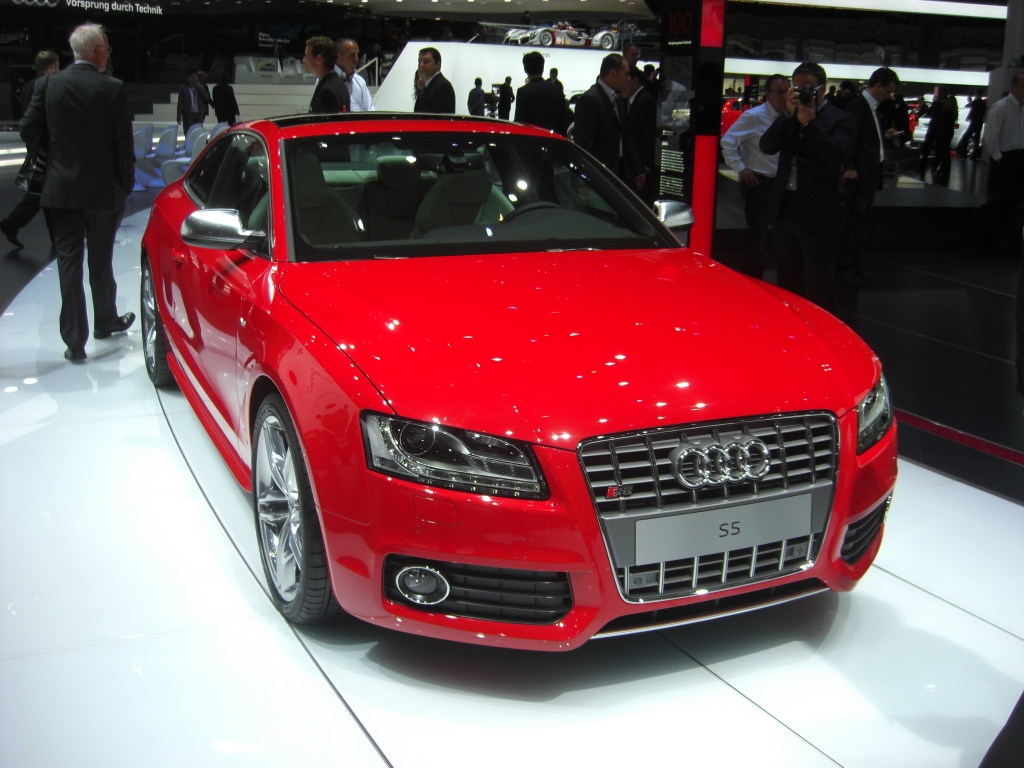IAA Frankfurt: IAA 2009 Rundgang: Audi S5 Sportback und R8 als Roadster