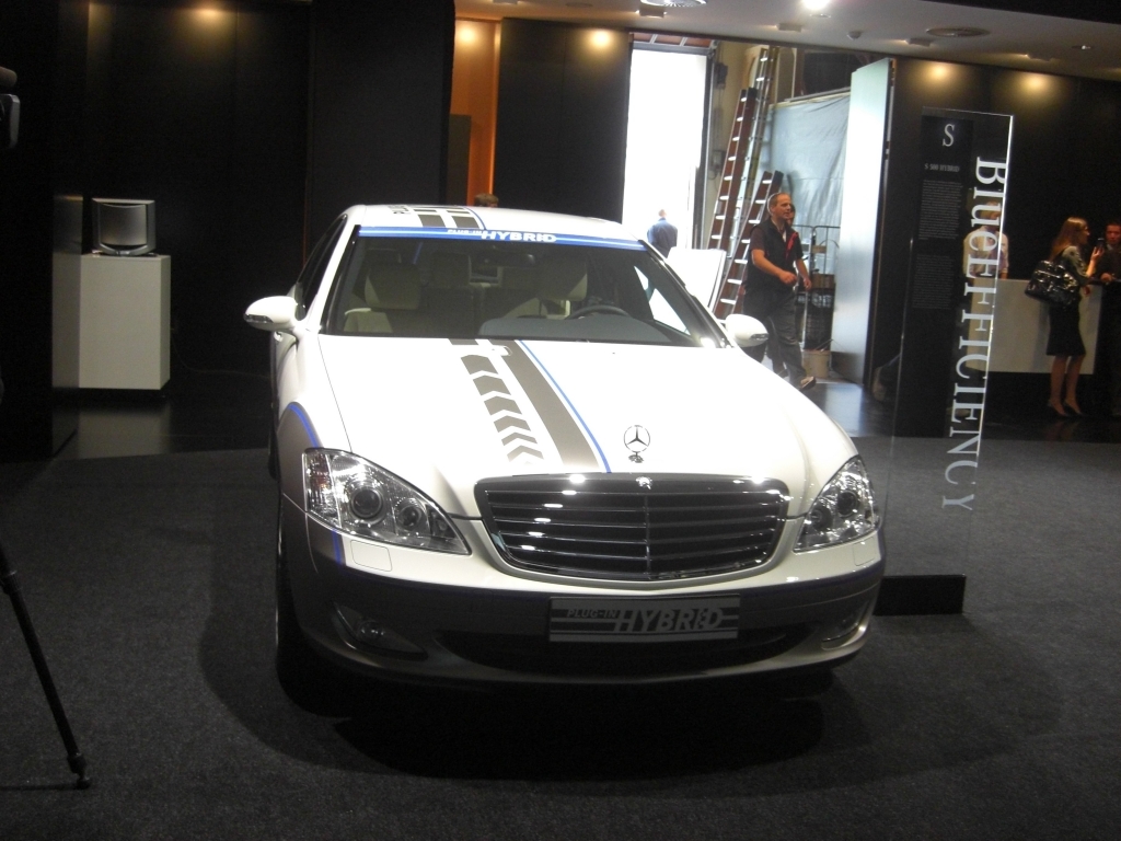 IAA Frankfurt: IAA 2009 Rundgang: Mercedes-Benz S-Klasse als Vollhybrid-Studie