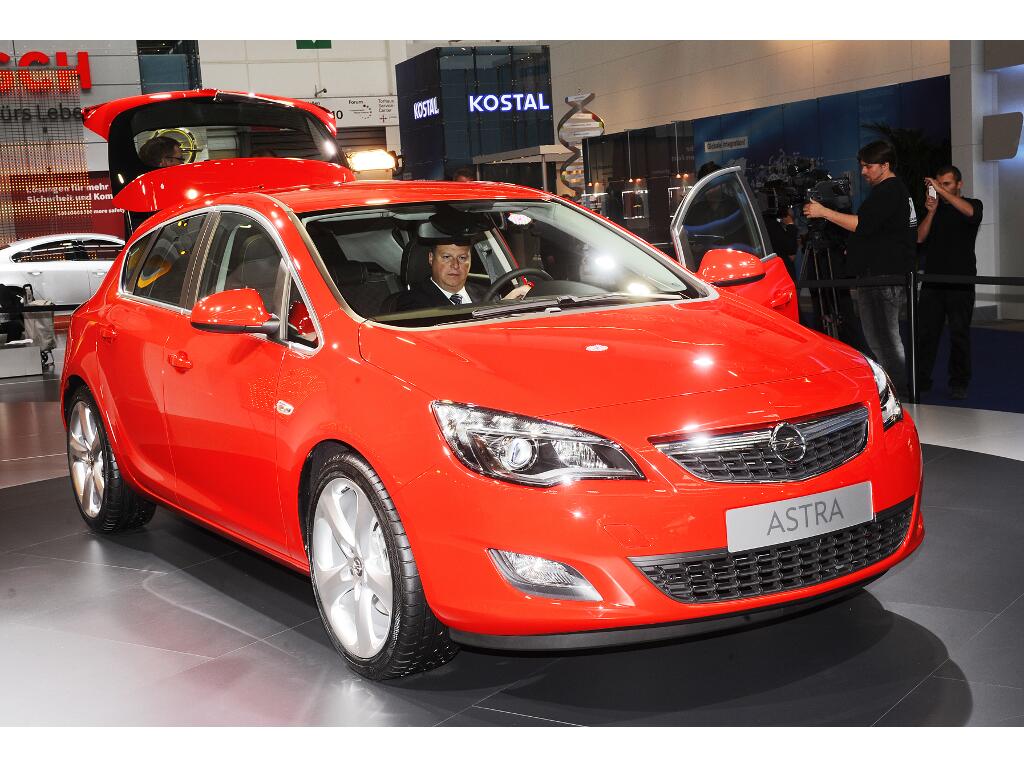 IAA Frankfurt: IAA 2009 Rundgang: Opel Astra | Foto: UnitedPictures