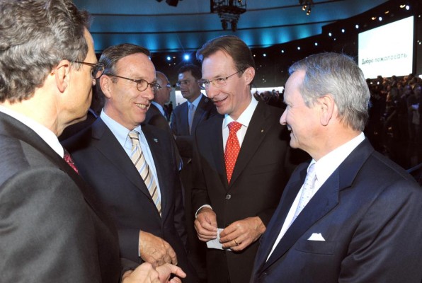 IAA: Porsche bietet Innovation und Tradition