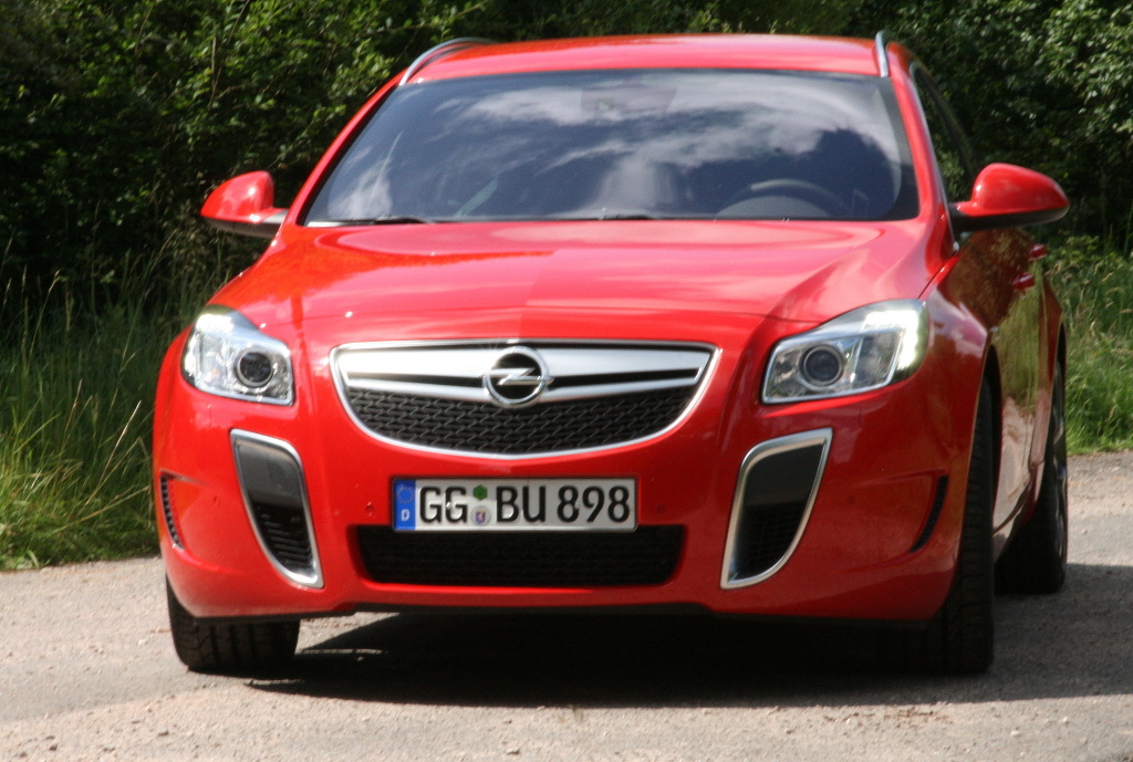 Insignia: Presse-Präsentation Opel Insignia OPC: Wettbewerbsfähiges Angebot