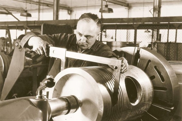 Kolbenschmidt Pierburg: 100 Jahre Automobilgeschichte 