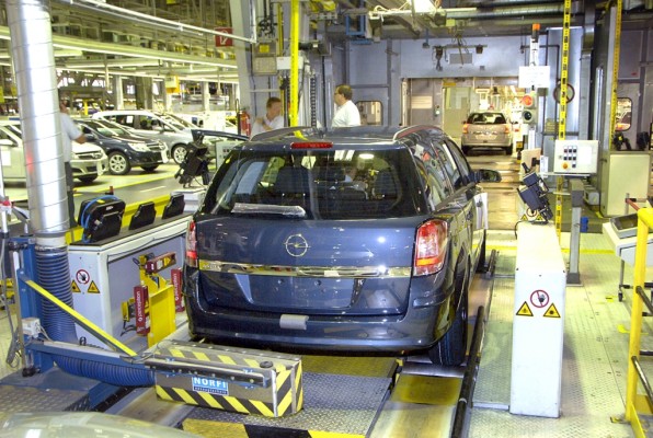 Magna überdenkt noch mal die Schließung des Opel-Werks in Antwerpen