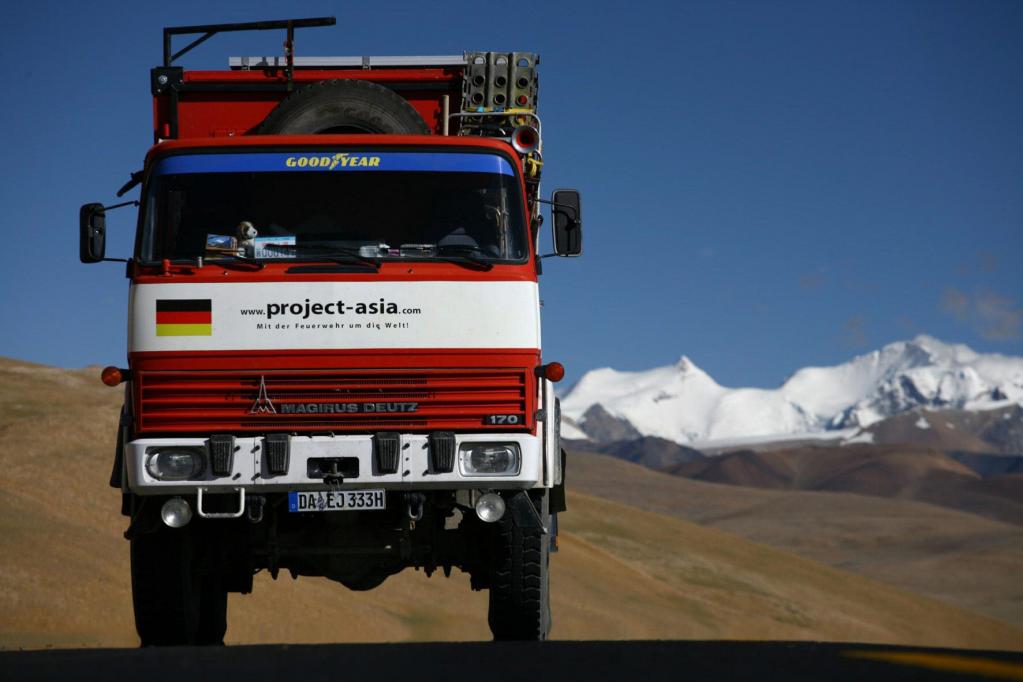 Mit dem Feuerwehrauto von Darmstadt bis Singapur 