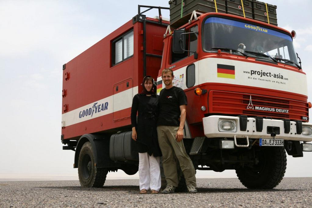 Mit dem Feuerwehrauto von Darmstadt bis Singapur 