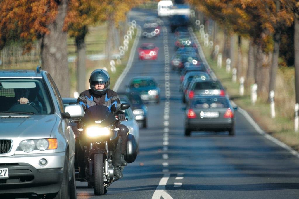 Motorradsymposium: Empfehlungen für mehr Sicherheit 