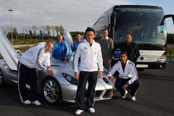 Neuer Mannschaftsbus für DFB von Mercedes 
