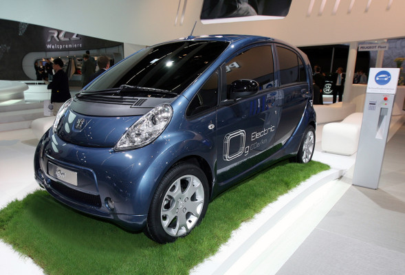 Peugeot: Der Elektro-iOn kommt 2010