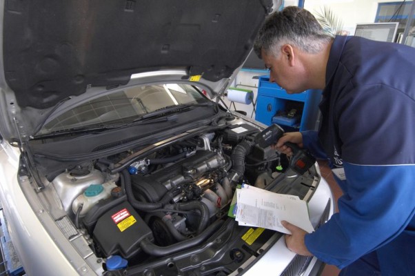 TÜV Rheinland überprüft erstes Auto von Fahranfängern
