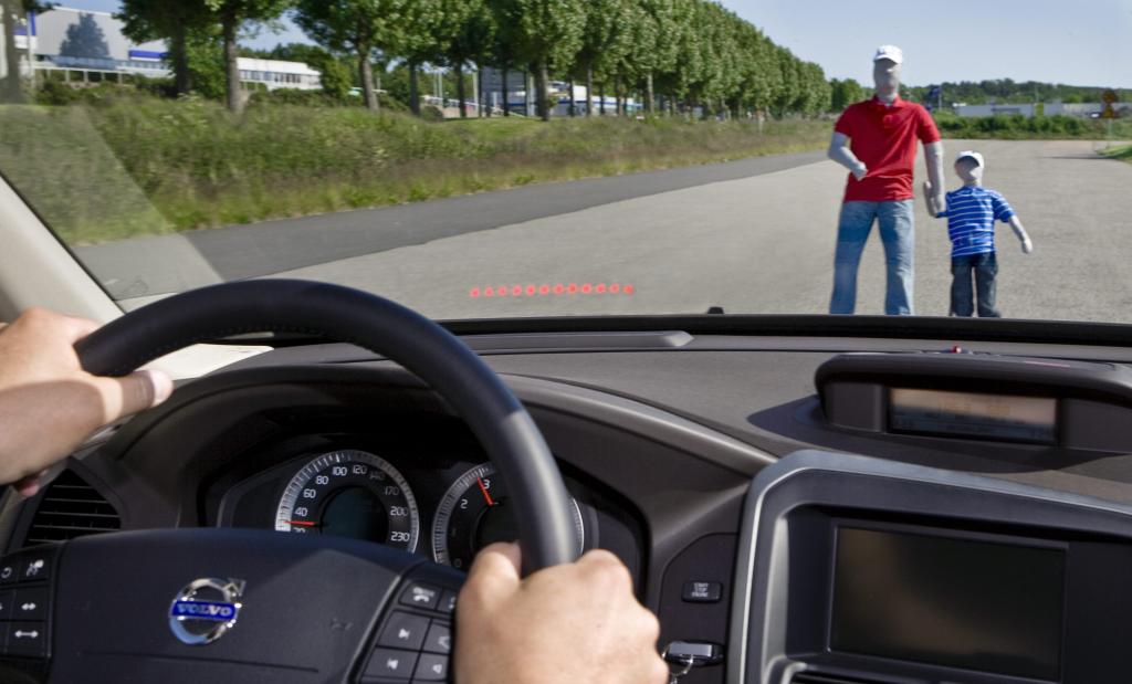Volvo: Automatische Vollbremsung bei Fußgängern  