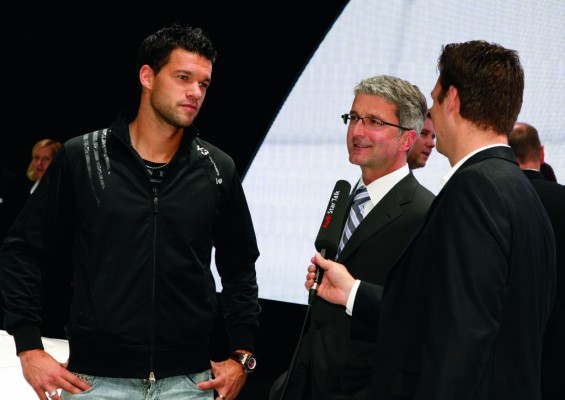 berraschung! Kapitn Michael Ballack auf der IAA