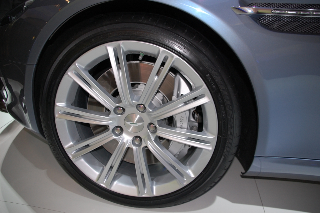 Aston Martin Rapide: Porsche Konkurrent vom Feinsten