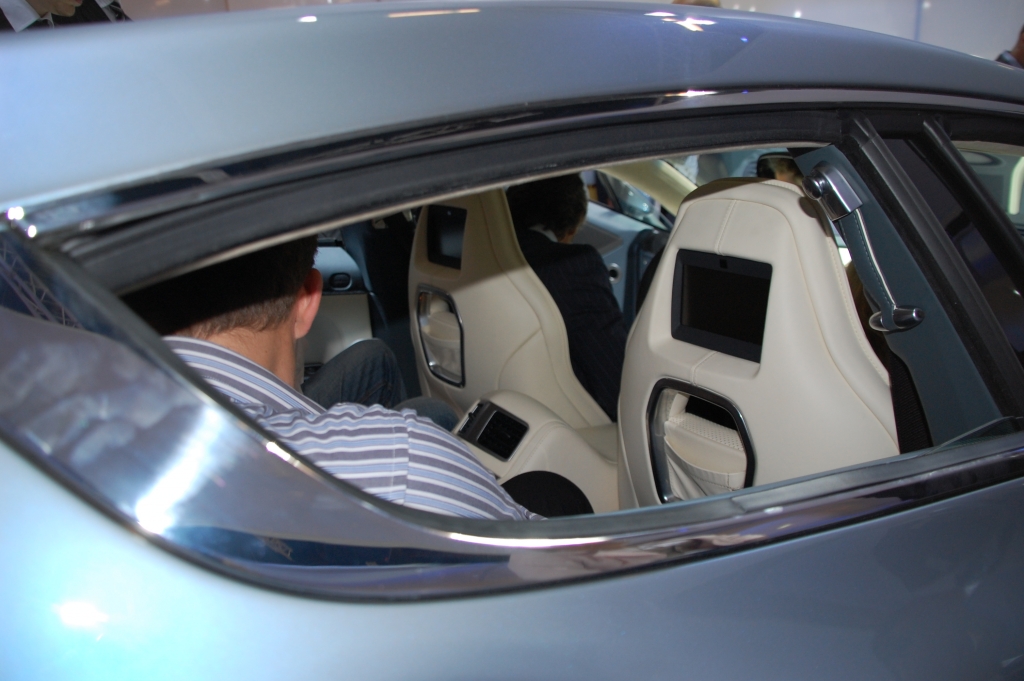 Aston Martin Rapide: Porsche Konkurrent vom Feinsten