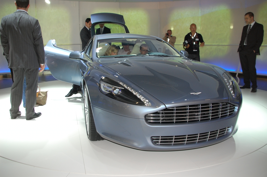 Aston Martin Rapide: Porsche Konkurrent vom Feinsten