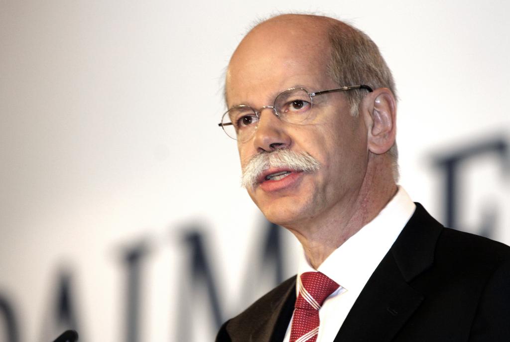 Daimler schreibt Gewinn und weitet Sparprogramm aus