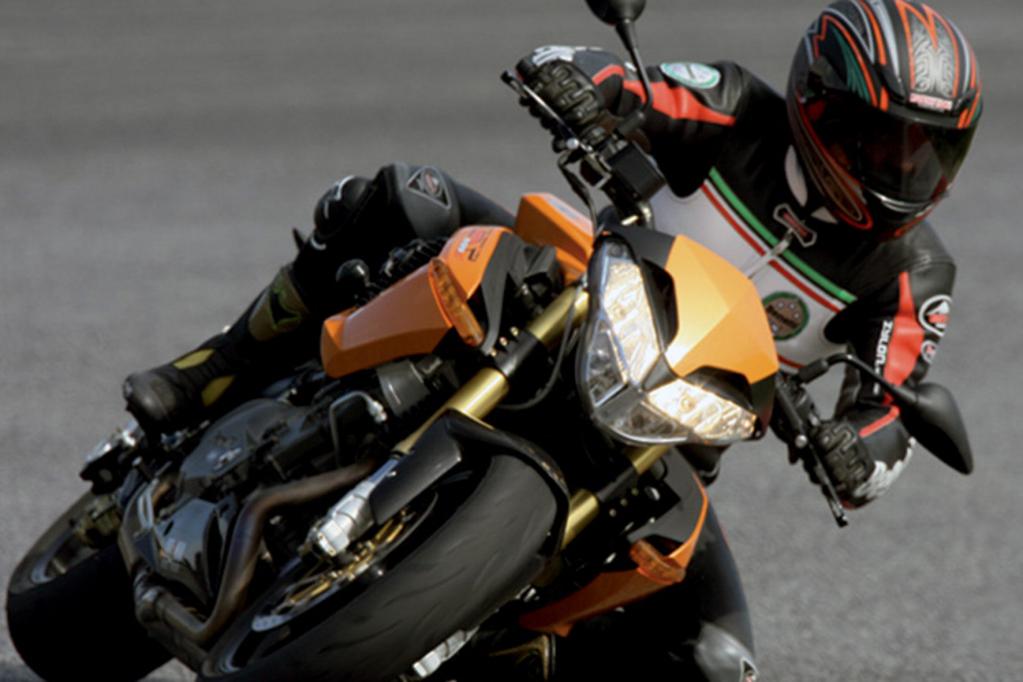Fahrbericht Benelli TnT 899s: Italienisches Spaßgerät 
