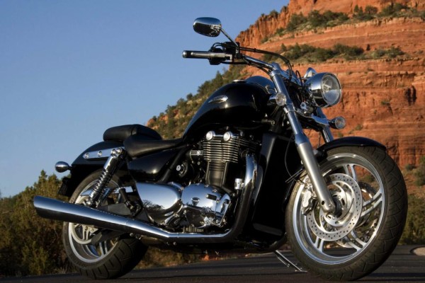 Fahrbericht Triumph Thunderbird: Donnervogel mit sattem Hubraum 
