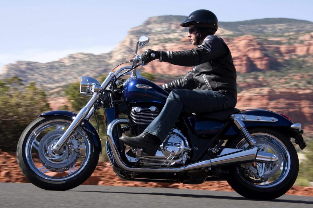 Fahrbericht Triumph Thunderbird: Donnervogel mit sattem Hubraum 