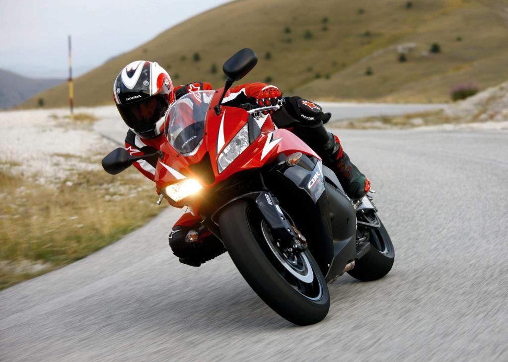 Kurzfahrbericht Honda CBR600RR: Feinarbeit am Supersportler  - Bild(2)