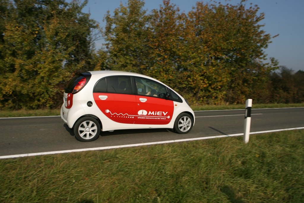 Mitsubishi mit Elektro- und Hybrid-Studie in Tokio 