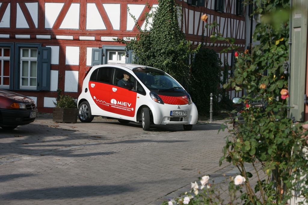 Mitsubishi mit Elektro- und Hybrid-Studie in Tokio 