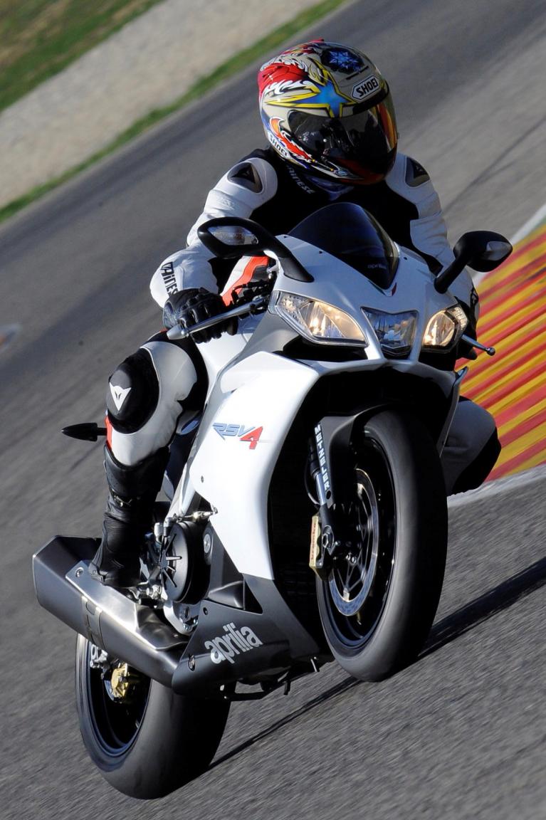 Motorrad-Präsentation Aprilia RSV4 R: Superbike für jedermann  - Bild(4)