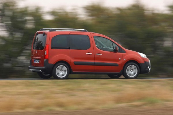 Neuer Top-Benziner für Peugeot Partner Tepee 