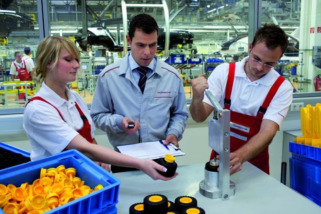 Porsche Akademie: Modellfarbik in Leipzig eröffnet