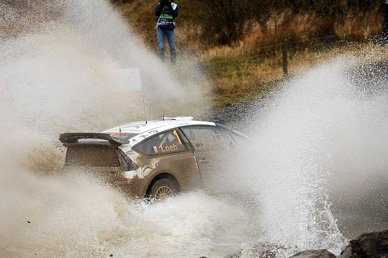 Rallye Großbritannien Tag 2: Loeb mit Vorteil: 30 Sekunden Rückstand für Hirvonen