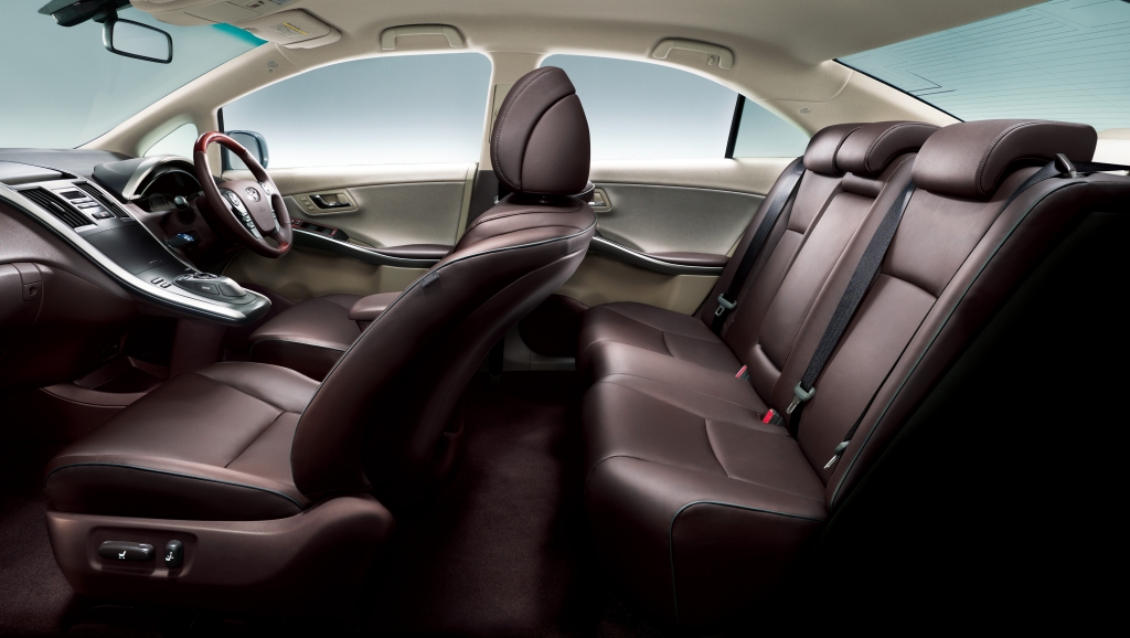 Starker Bruder des Toyota Prius f&uuml;r Japan 