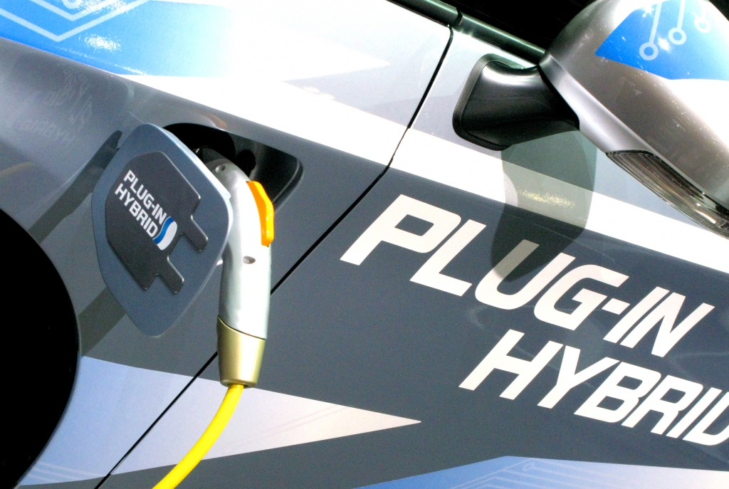 Starker Bruder des Toyota Prius f&uuml;r Japan 