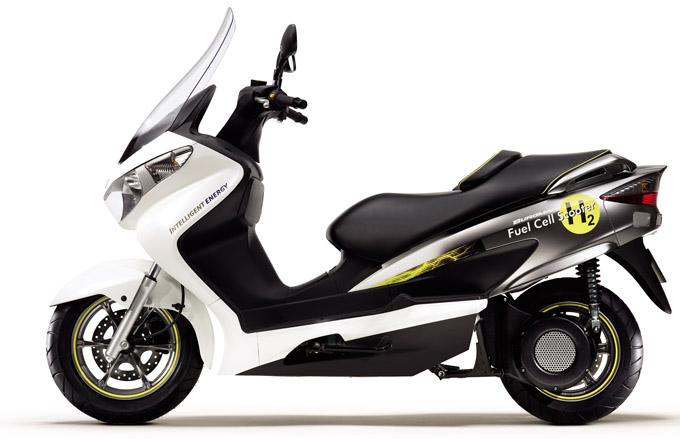 Tokyo Motor Show 2009: Suzuki Burgman Fuel-Cell Scooter und Suzuki MIO