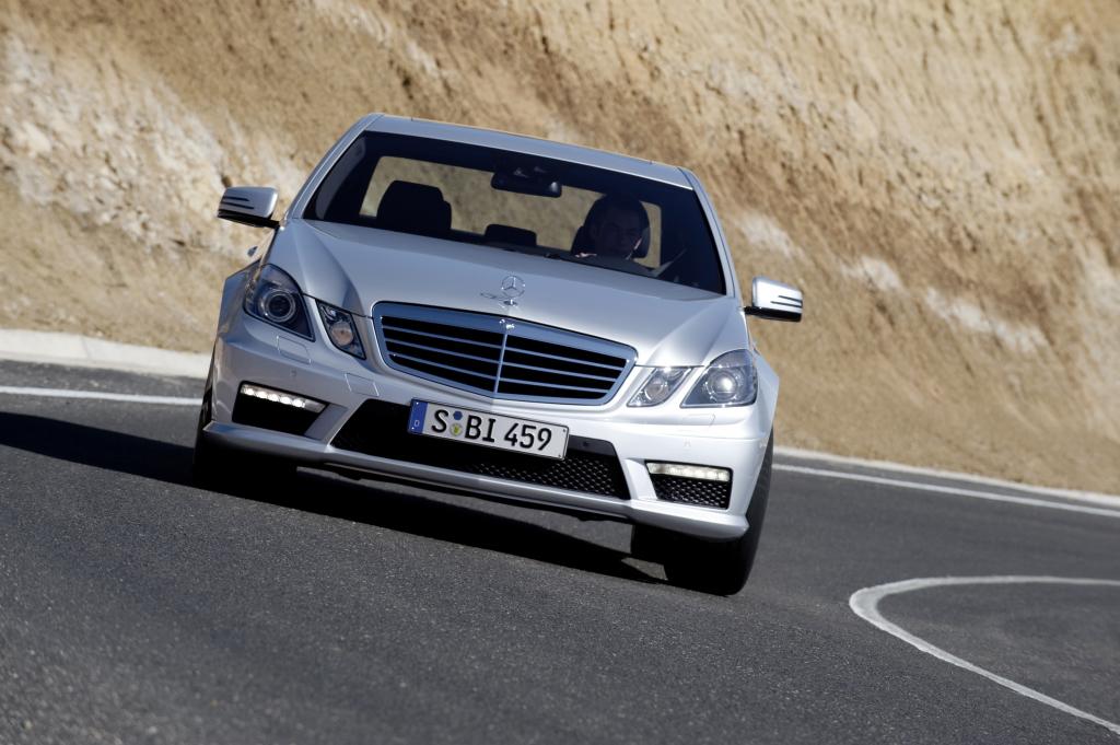 ''Sportscar des Jahres 2009'': Mercedes-Benz E 63 AMG ist die beste Sportlimousine