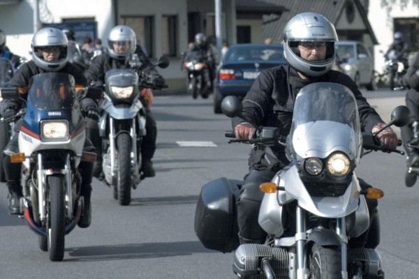 Assistenzsysteme für Motorradfahrer derzeit nicht realisierbar 